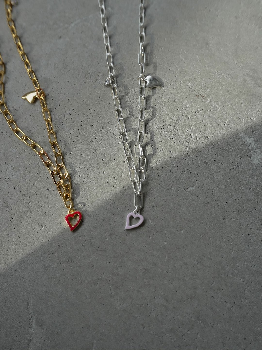 限定アートで魅せる耳元【CHANEL】蓮モチーフ ピアス 春夏トレンド先取り！】CHANEL 2025年春夏の注目ピアス