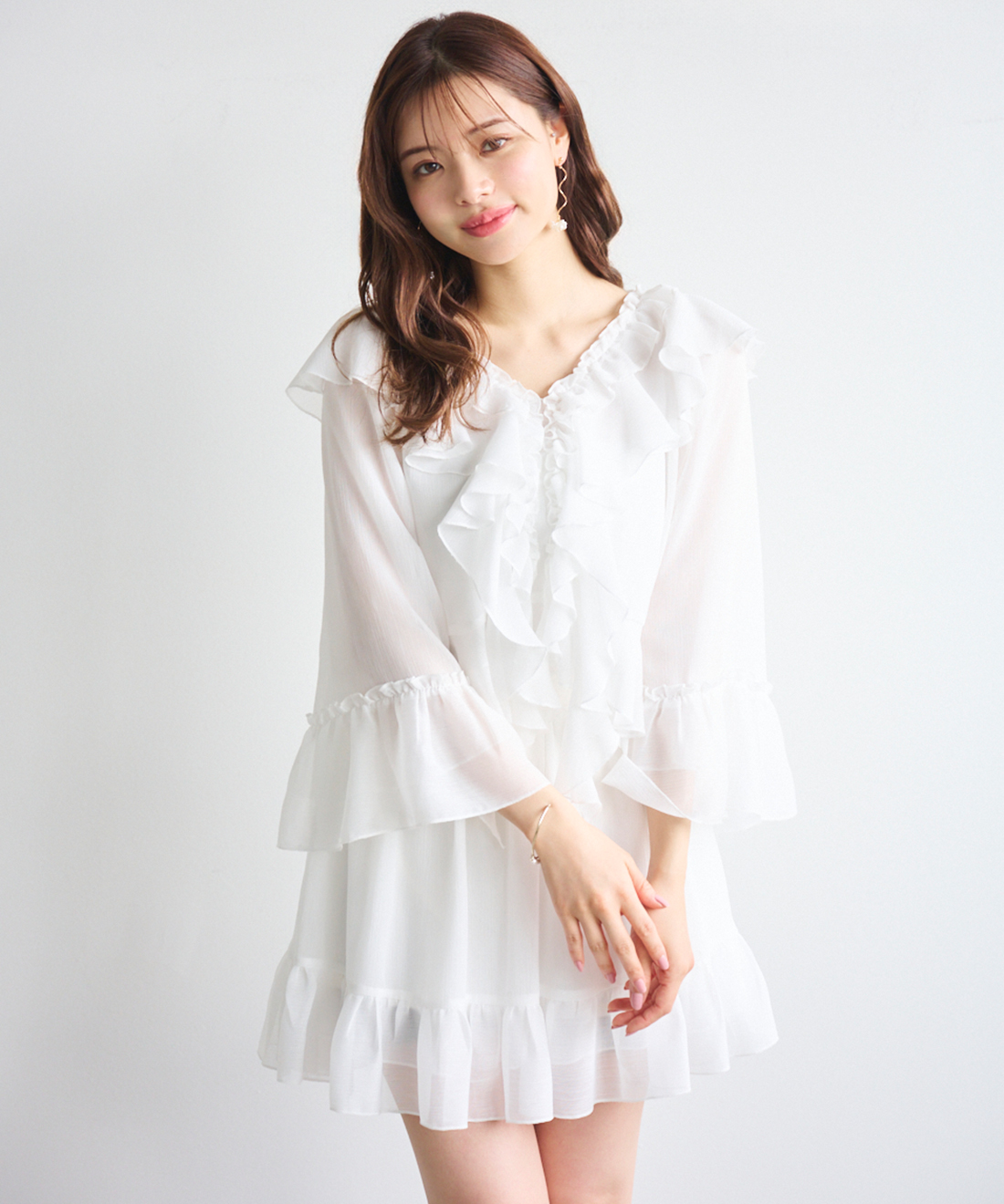 さとうみるくです★新品★ローンフリルブラウス Newans(ハッシュニュアンス)の【洗濯機可能/シワになりにくい