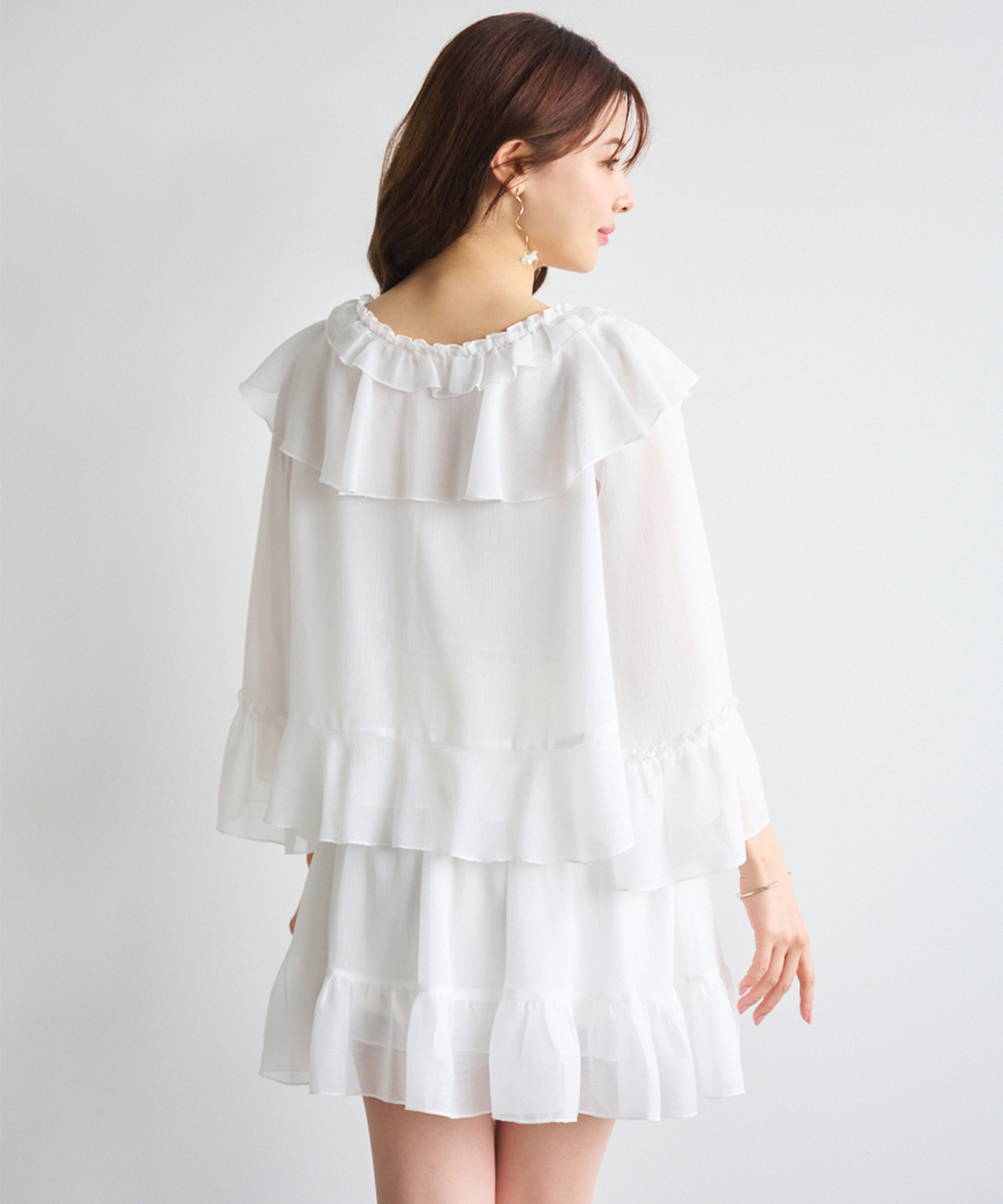さとうみるくです★新品★ローンフリルブラウス Newans(ハッシュニュアンス)の【洗濯機可能/シワになりにくい