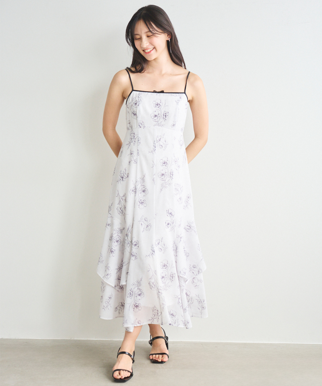 LILLIAN CARAT ラインフラワーフリルワンピース　ホワイト×ネイビー 7423c62870d967899fbf5dfdf3724d