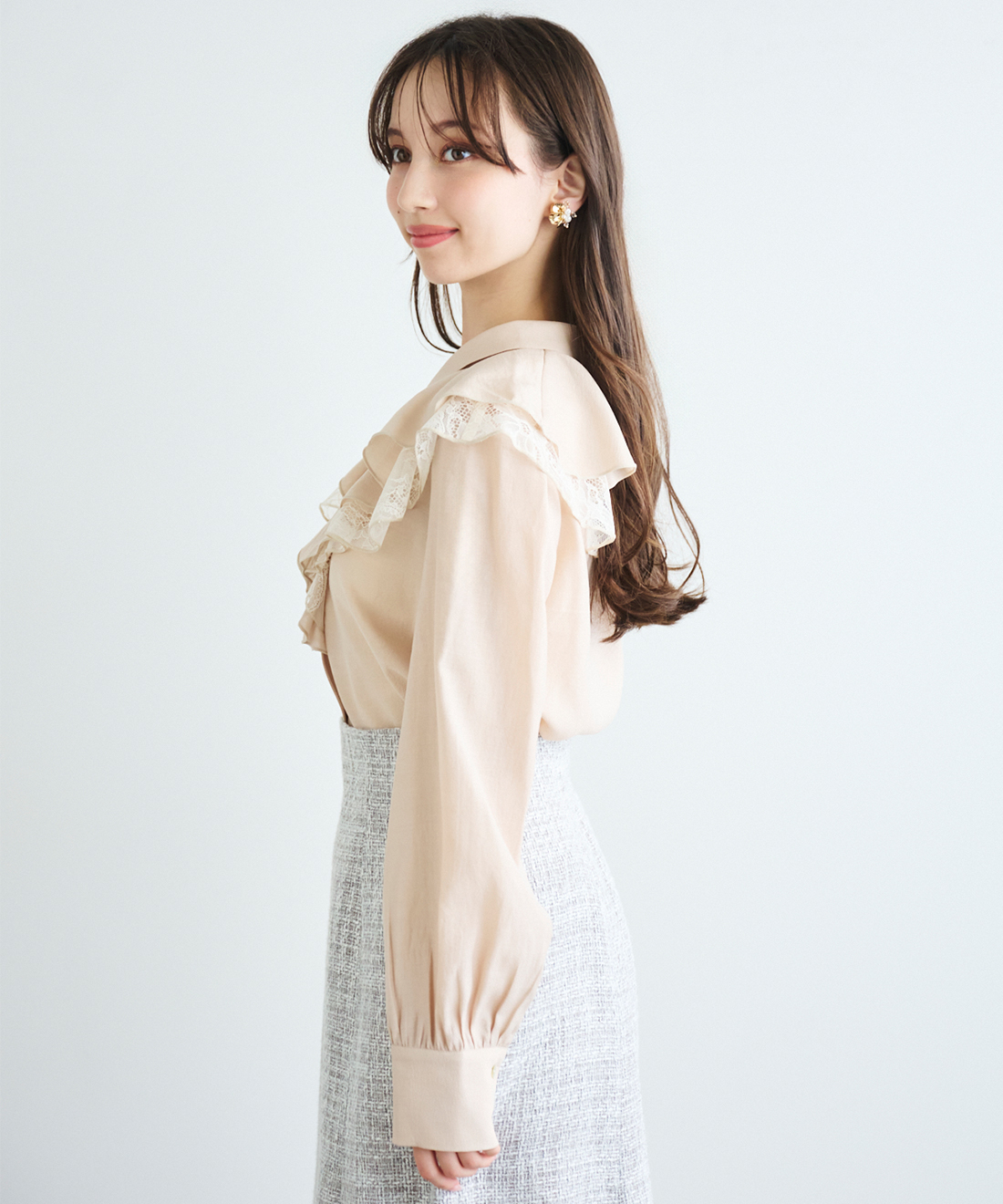 【美品】Jours＋　ペタルフリルブラウス　LL 白 美品】Jours＋ ペタルフリルブラウス LL 白 - メルカリ