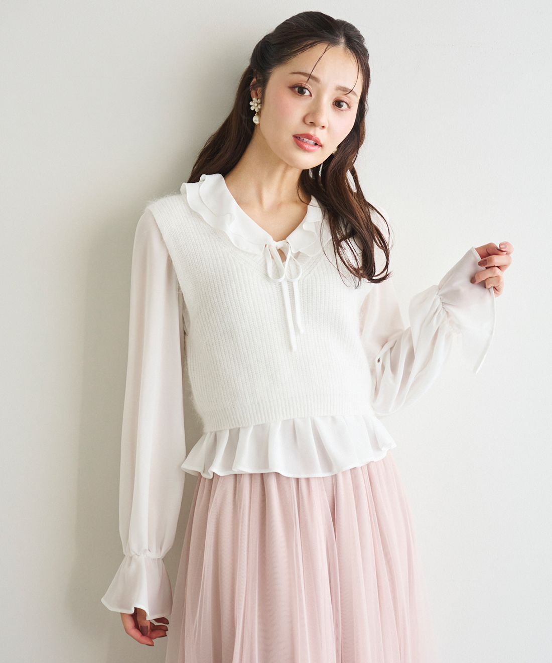 アンゴラニットベスト＆フリルブラウスセット｜PETAL ONLINE