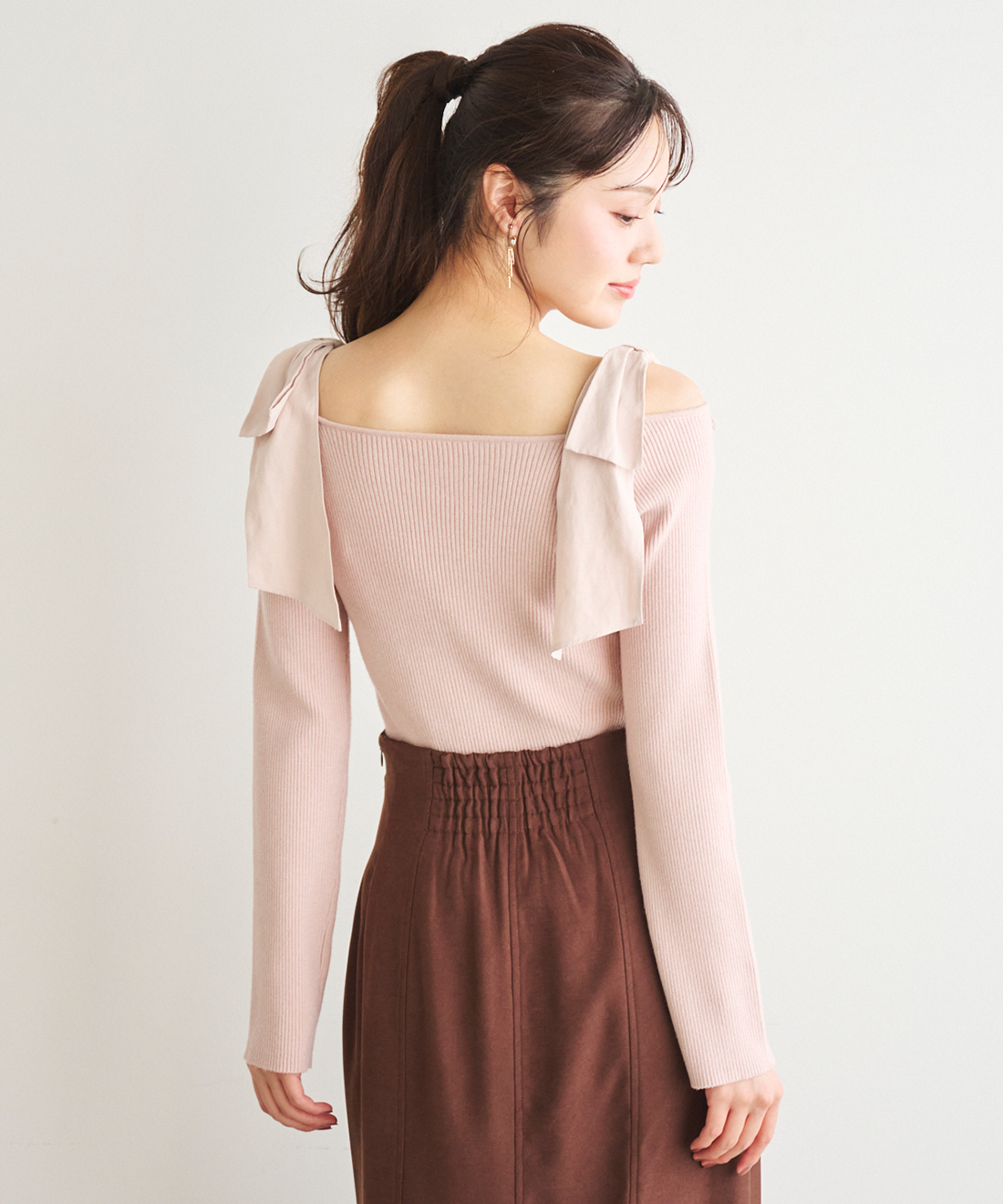 リボンショルダーオフショルニット｜PETAL ONLINE（ペタルオンライン）