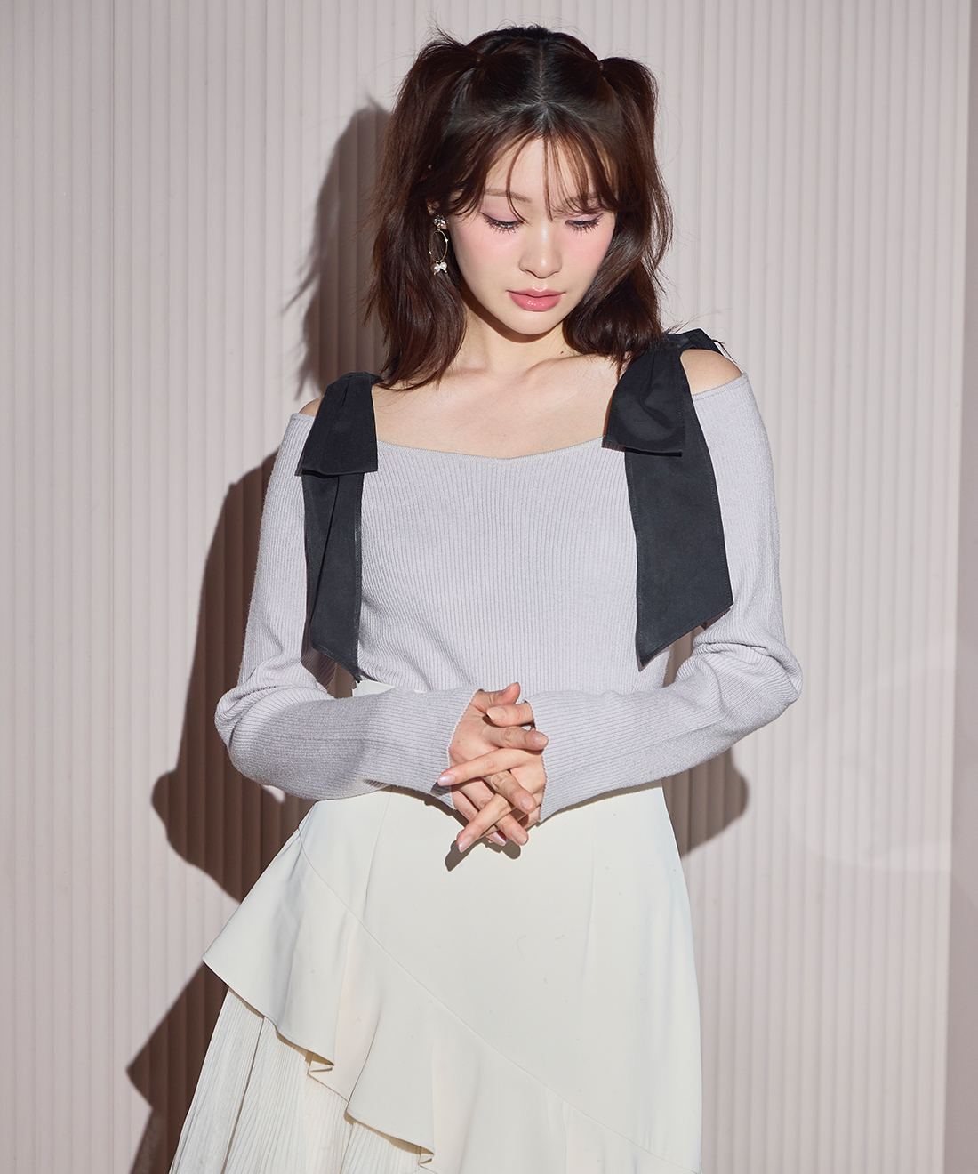 リボンショルダーオフショルニット｜PETAL ONLINE（ペタルオンライン）