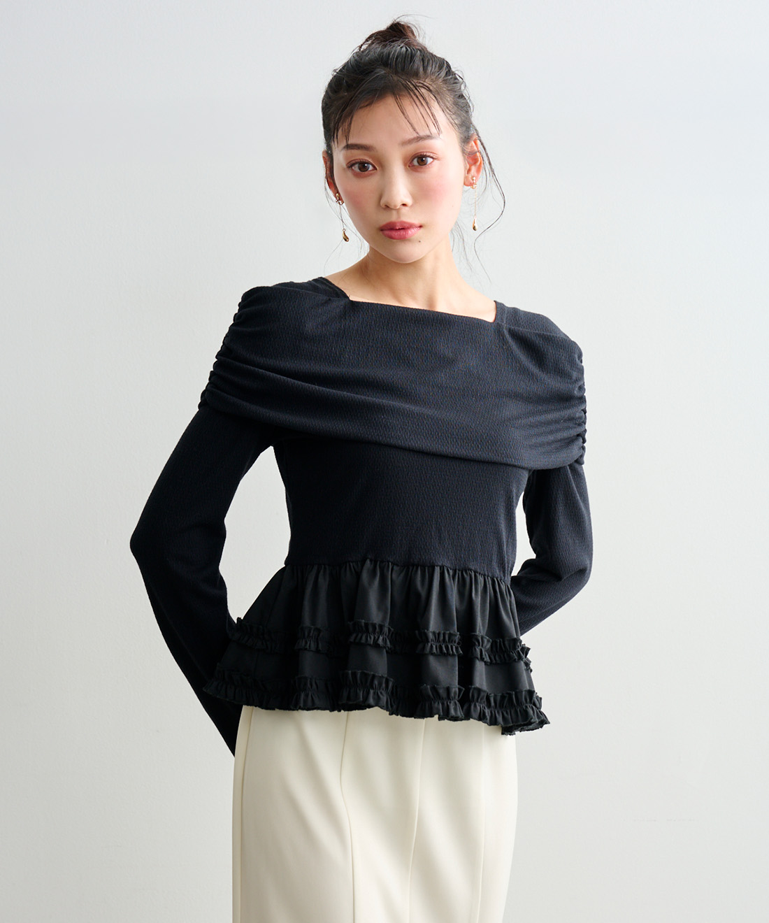 オフショルティアードペプラムトップス｜PETAL ONLINE（ペタルオンライン）