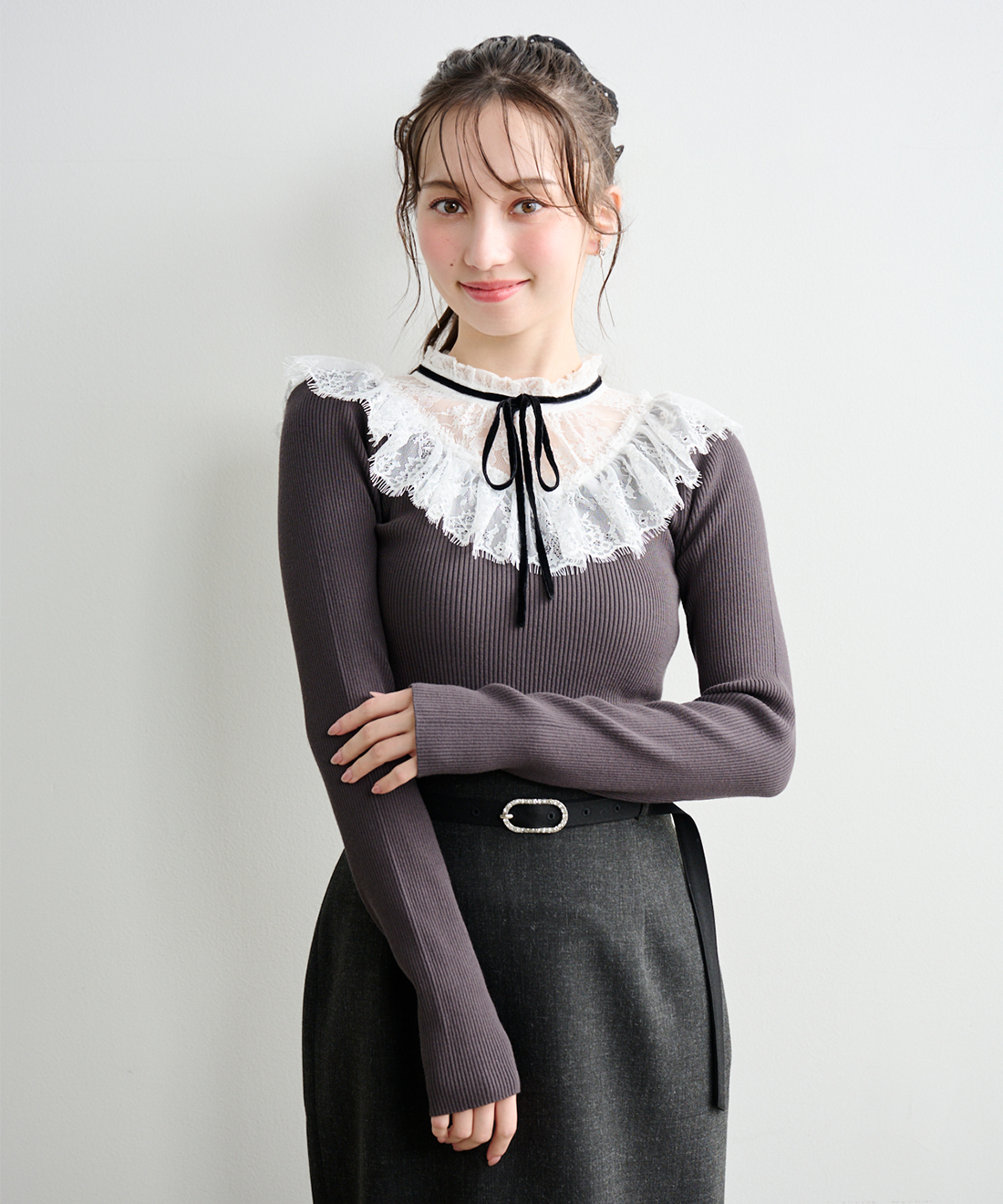 専用　19AW ドッキングニット　左胸ボタン　カーデ　フリル　ハイネック レースハイネックドッキングニット｜PETAL ONLINE（ペタルオンライン）