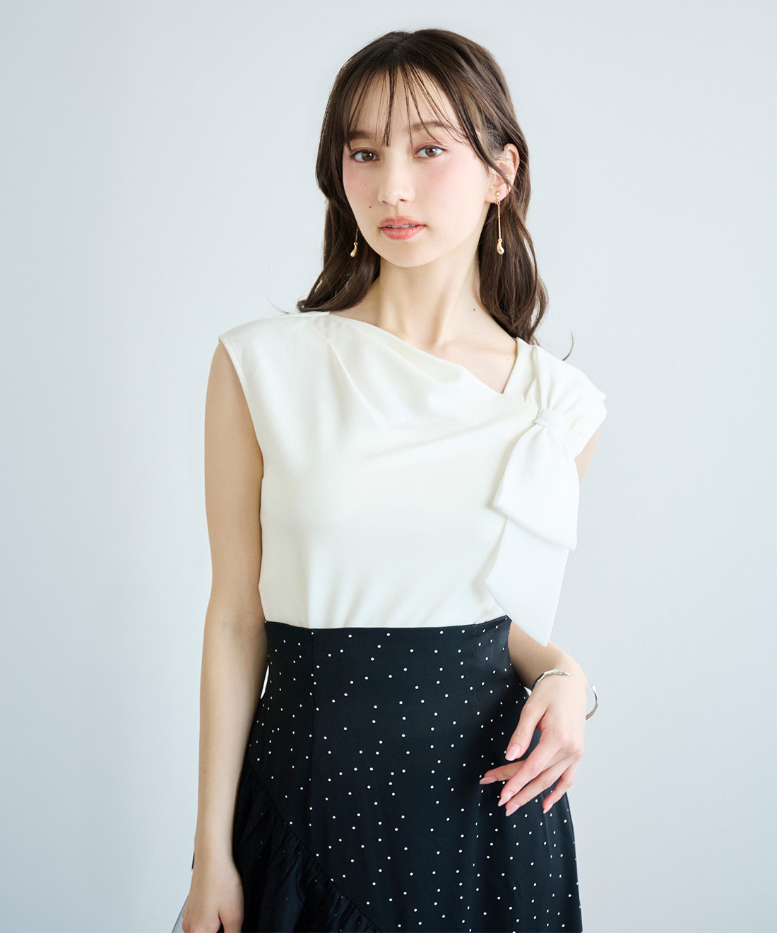 ショルダーリボンニュアンスネックトップス｜PETAL ONLINE（ペタル