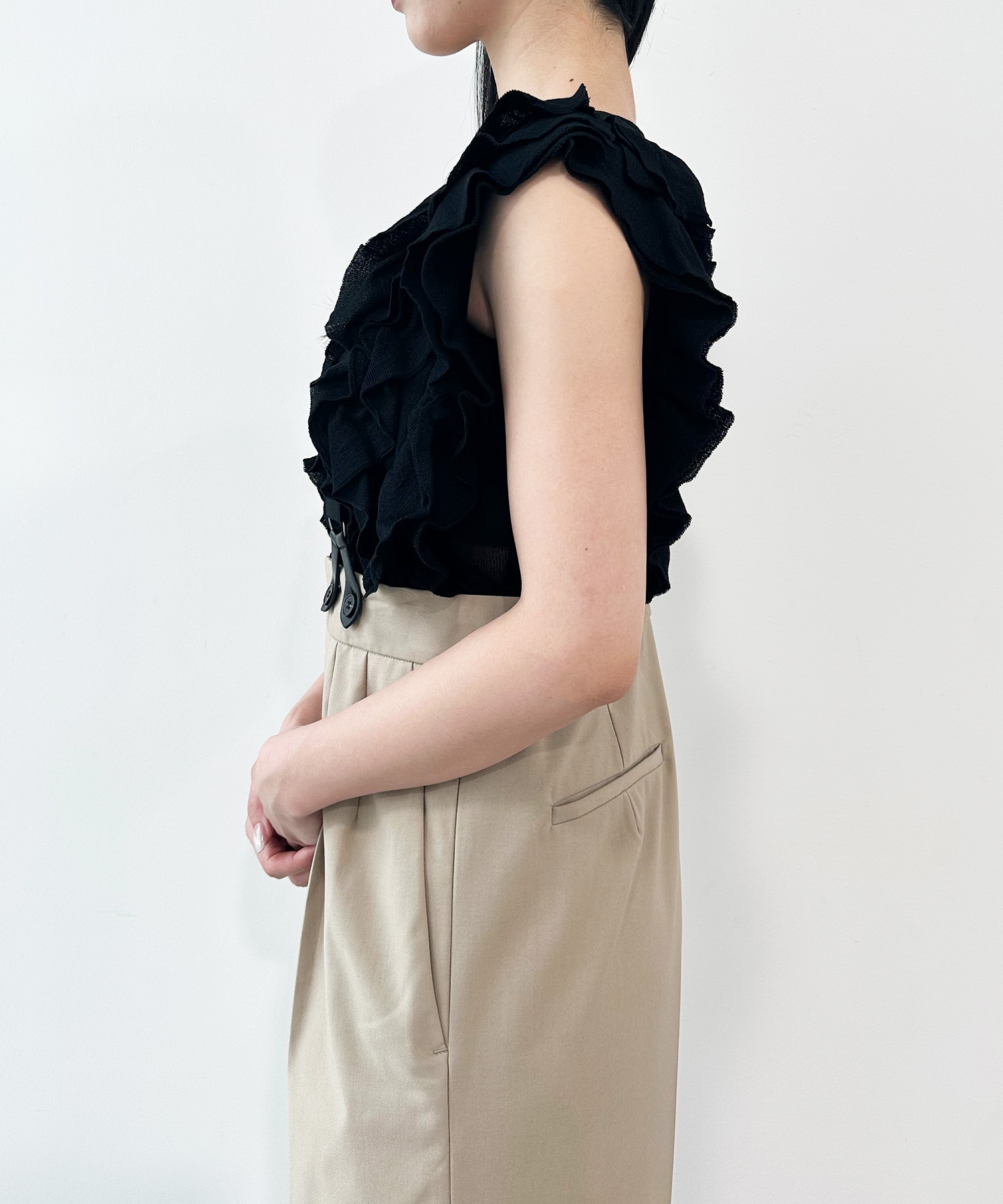 新品タグ付 COCODEAL 24AW シアーノースリーブフリルニット ブラック 新品タグ付 COCODEAL 24AW シアーノースリーブフリルニット