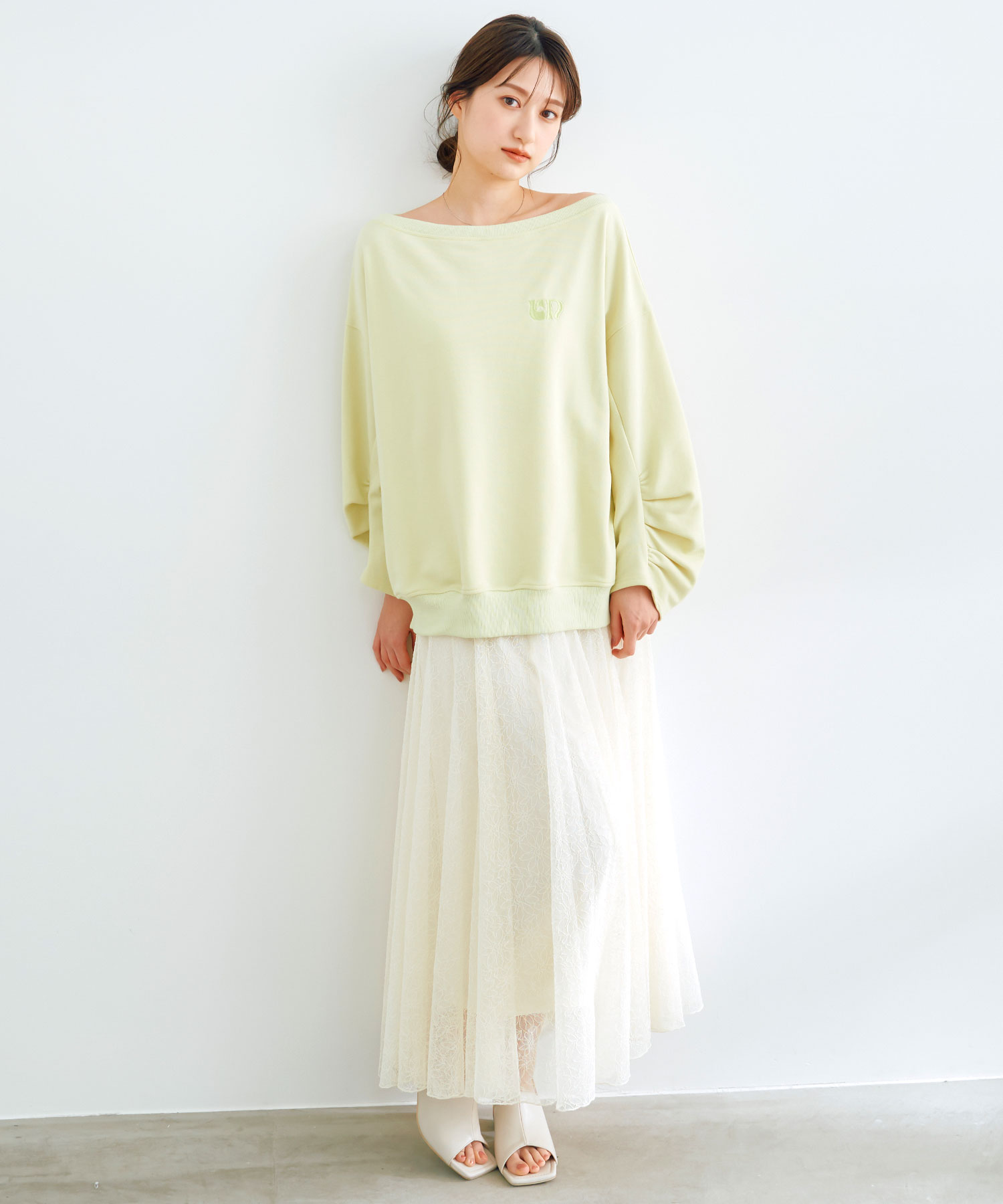 ロゴ刺繍袖タックオフショルスウェット｜PETAL ONLINE（ペタル
