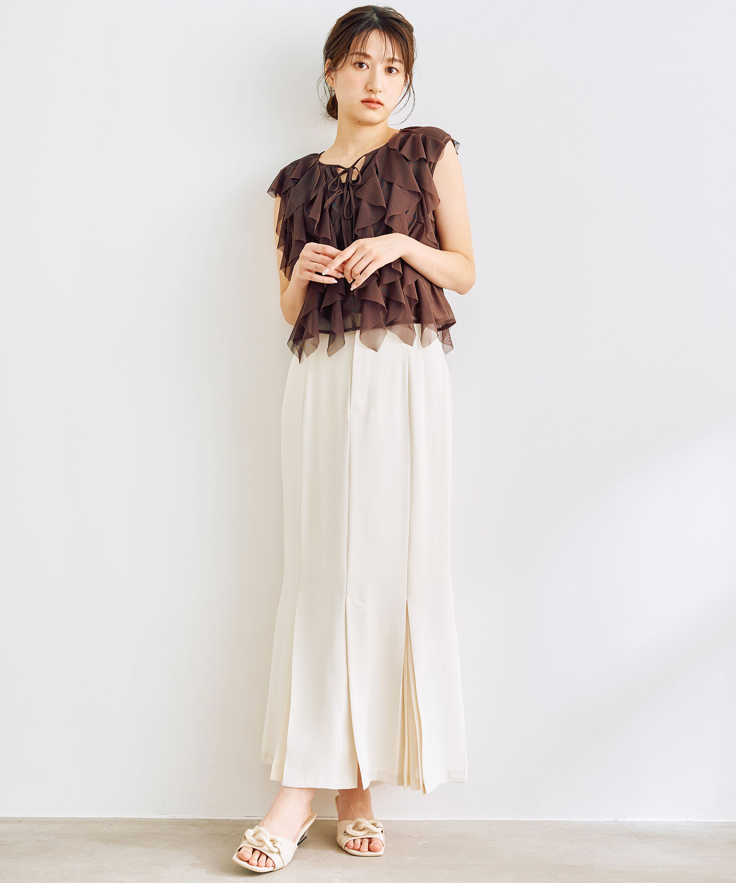 チュールラッフルフリルトップス LILY BROWN（リリーブラウン）の「チュールラッフルフリル