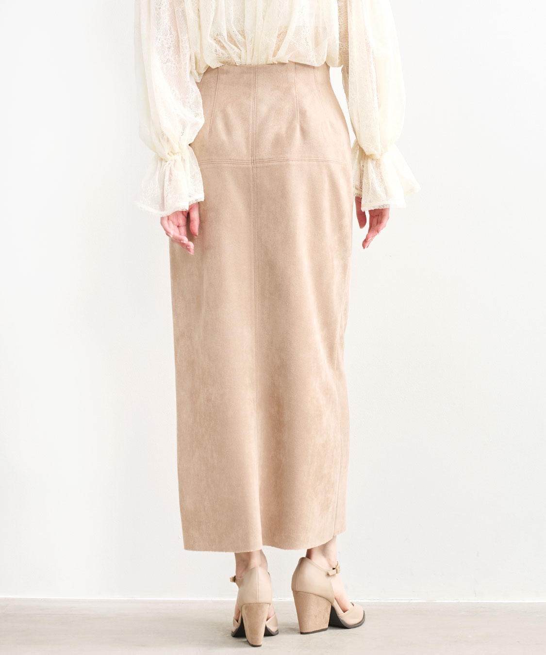 【ブルネロクチネリ】スウェードスカート 本皮 ベージュ ブルネロクチネリ】スウェードスカート 本皮 ベージュ｜レディース