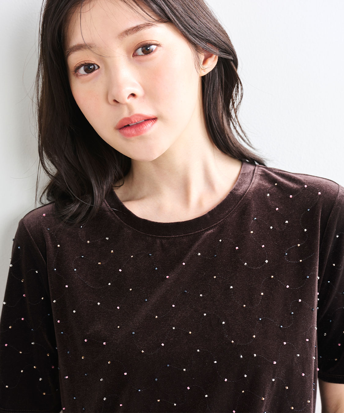 ビーズ刺繍ベロアTシャツ｜PETAL ONLINE（ペタルオンライン）