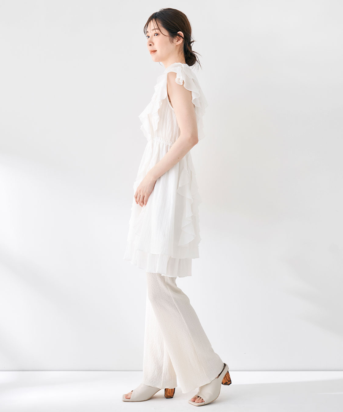 【新品】ホワイト フレアパンツ　レディースMサイズ パンツ ワイドパンツ フレアパンツ[品番：FI000007754]｜futier