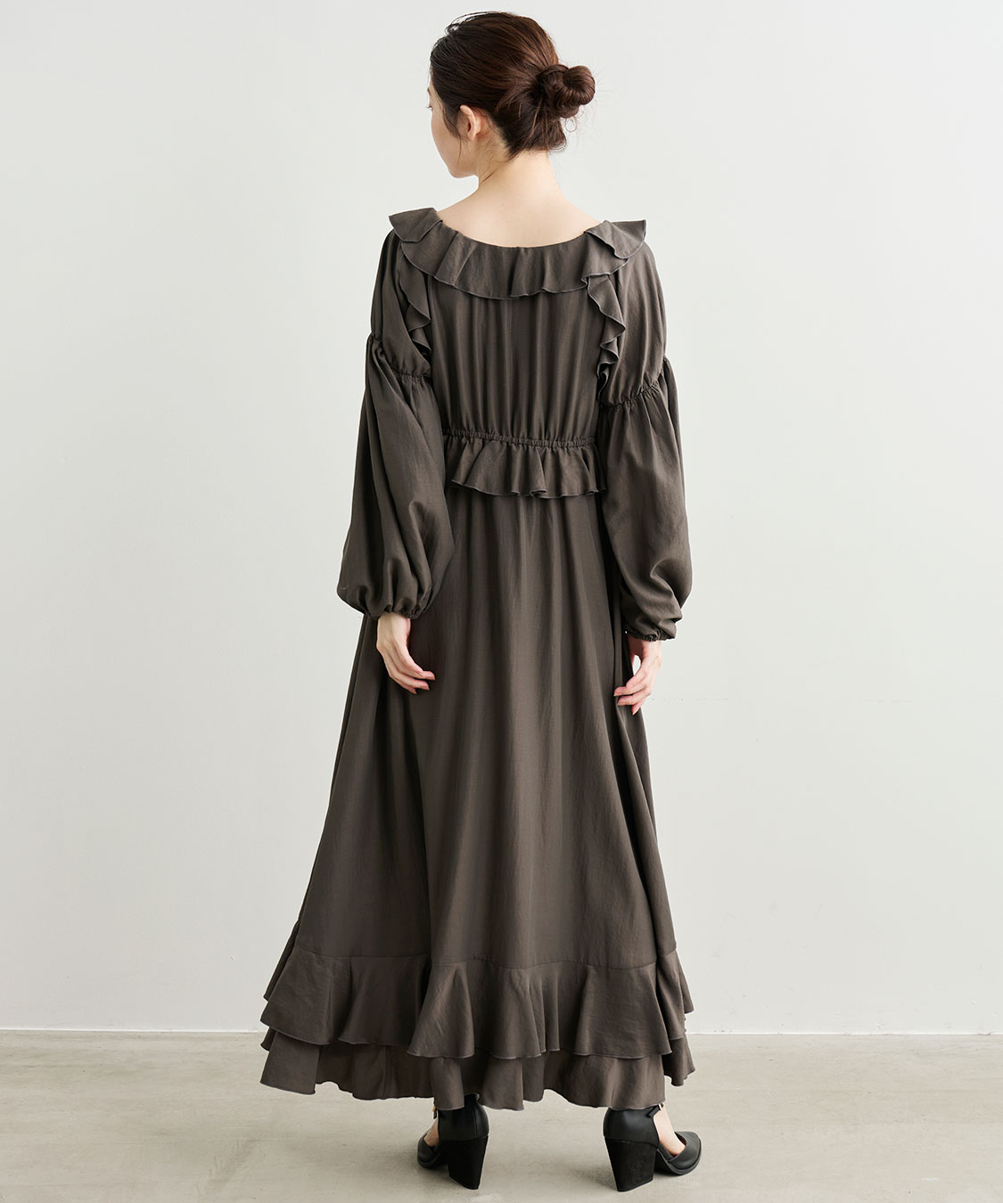 フリルロングワンピース｜PETAL ONLINE（ペタルオンライン）