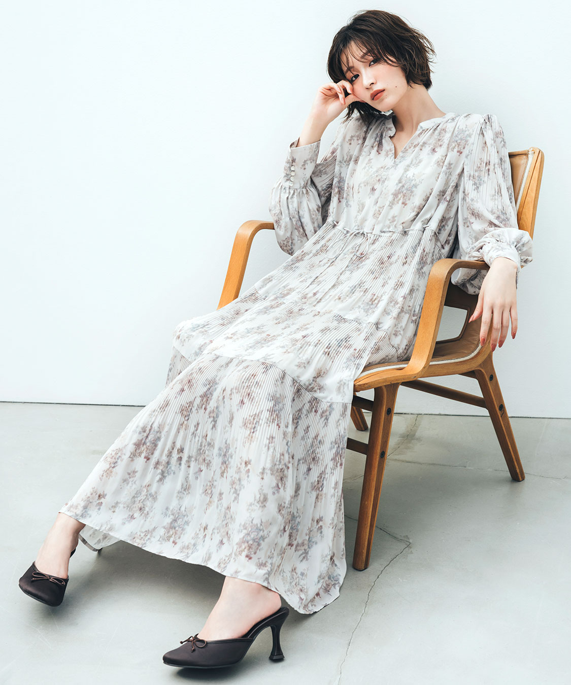 極美品 岡崎紗絵 ココディール 水彩アートワンピース M フレア プリーツ 極美品 岡崎紗絵 ココディール 水彩アートワンピース M フレア