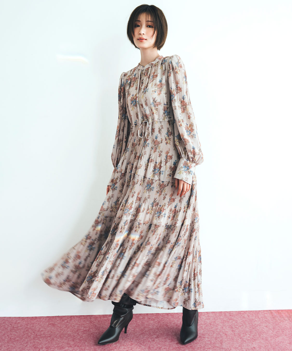 極美品 岡崎紗絵 ココディール 水彩アートワンピース M フレア プリーツ 極美品 岡崎紗絵 ココディール 水彩アートワンピース M フレア