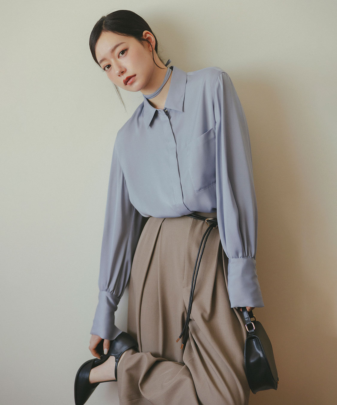 CULLN クルニ 共布ロングベルト付き タックパンツ CULLNI（クルニ）の「ベルトタックパンツ（スラックス）」 - WEAR