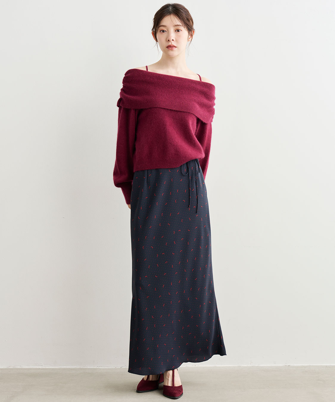 赤いスカートの婦人」アノラ・スペンス アノラ・スペンスがシルク