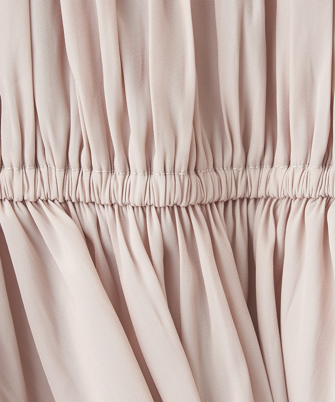 【かな】ココディール　オフショルフリルサテンブラウス オフショルフリルサテンブラウス｜PETAL ONLINE（ペタルオンライン）