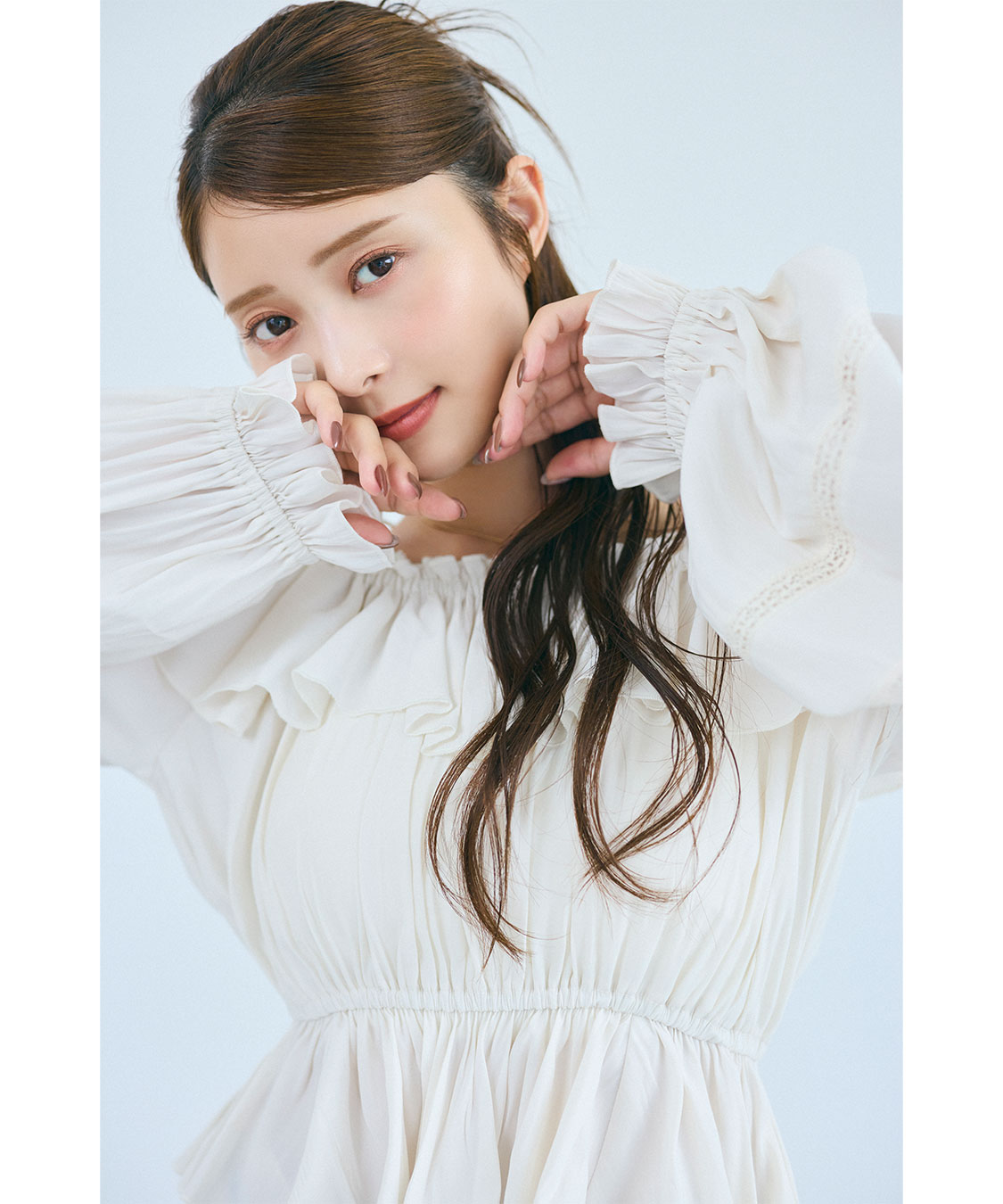 【かな】ココディール　オフショルフリルサテンブラウス オフショルフリルサテンブラウス｜PETAL ONLINE（ペタルオンライン）