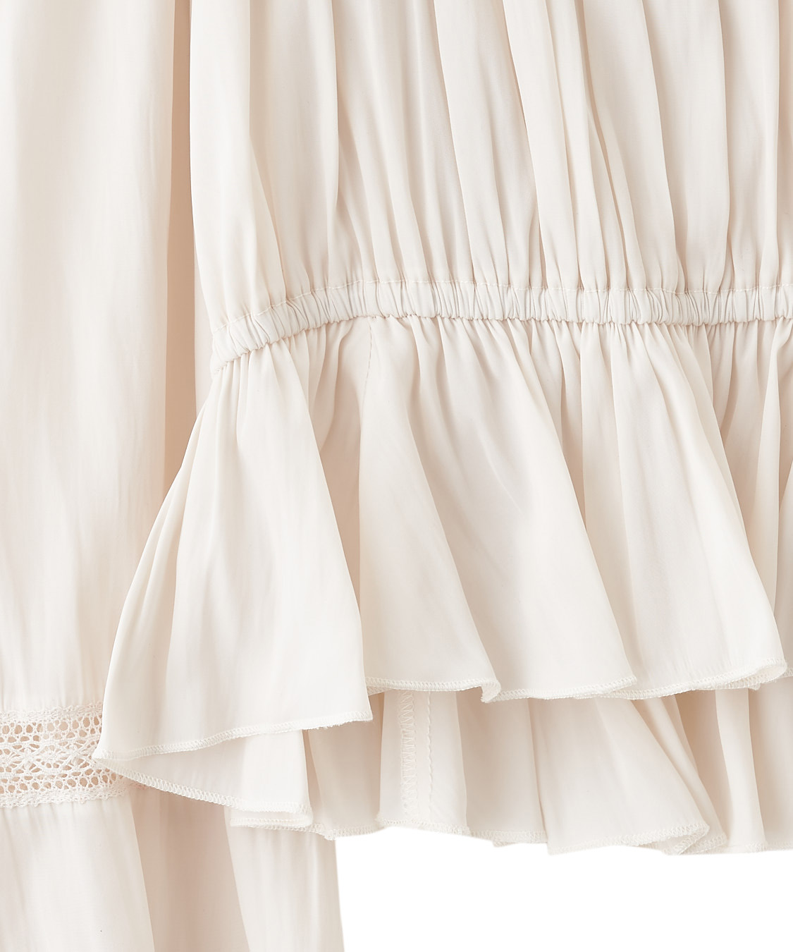 【かな】ココディール　オフショルフリルサテンブラウス オフショルフリルサテンブラウス｜PETAL ONLINE（ペタルオンライン）