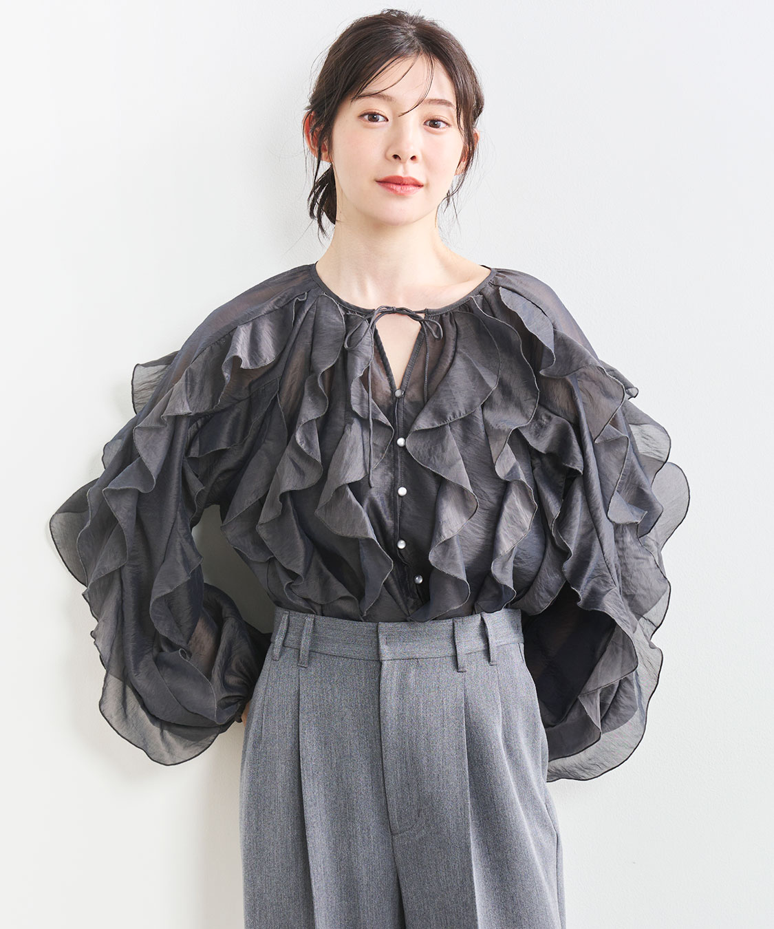 メニーフリルブラウス｜PETAL ONLINE（ペタルオンライン）