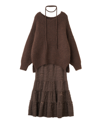 オフショルニット×フリルティアードスカート