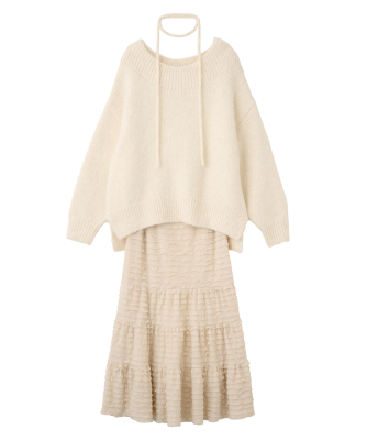 オフショルニット×フリルティアードスカート