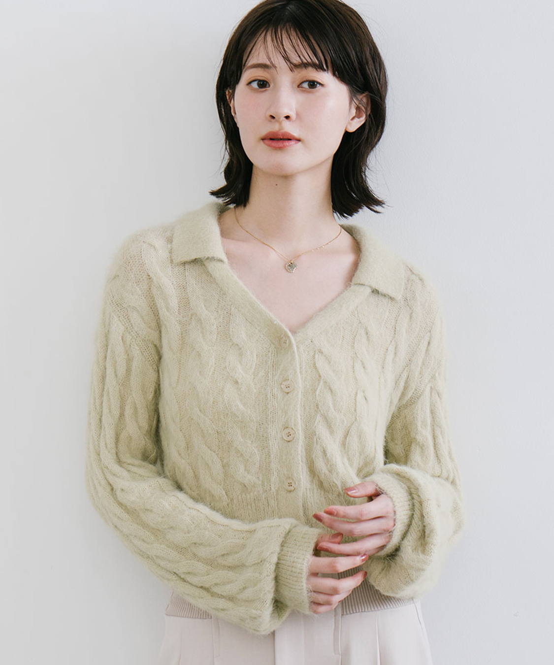 美品✨martinique l’heritage ケーブルニット　ベージュ フェザー衿付きケーブルニット｜PETAL ONLINE（ペタルオンライン）