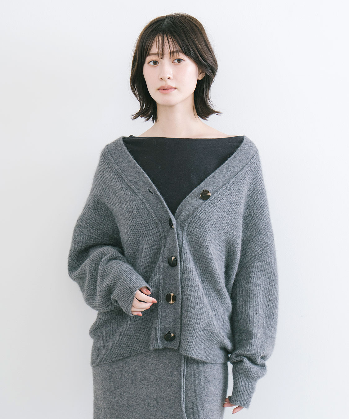 ラクーン混Vネックニットカーディガン｜PETAL ONLINE（ペタルオンライン）