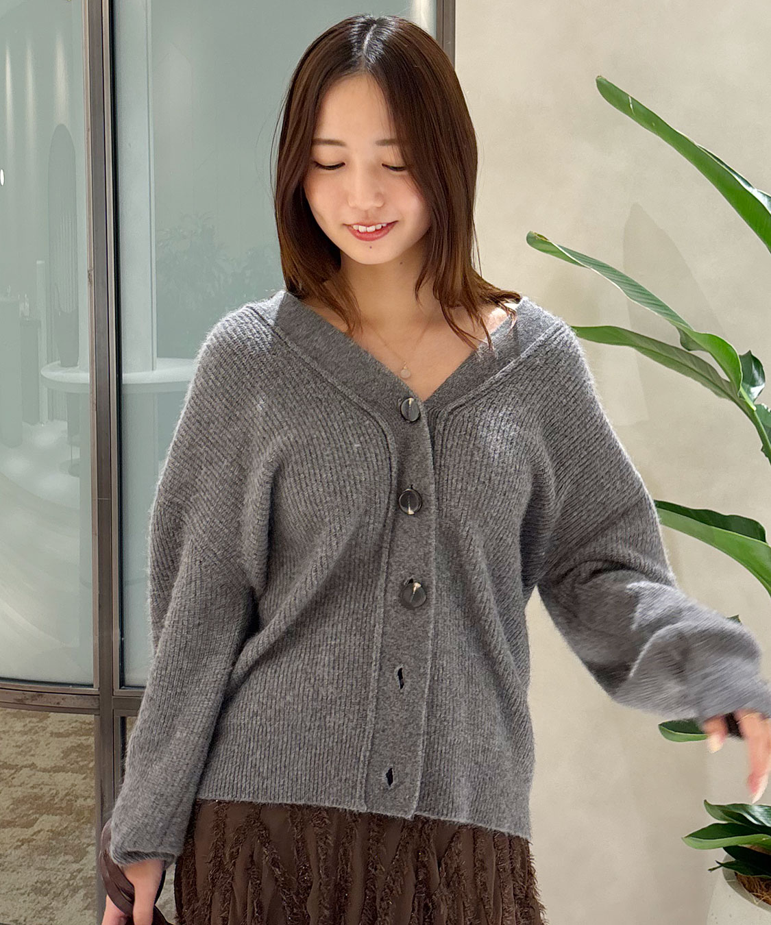 ラクーン混Vネックニットカーディガン｜PETAL ONLINE（ペタルオンライン）