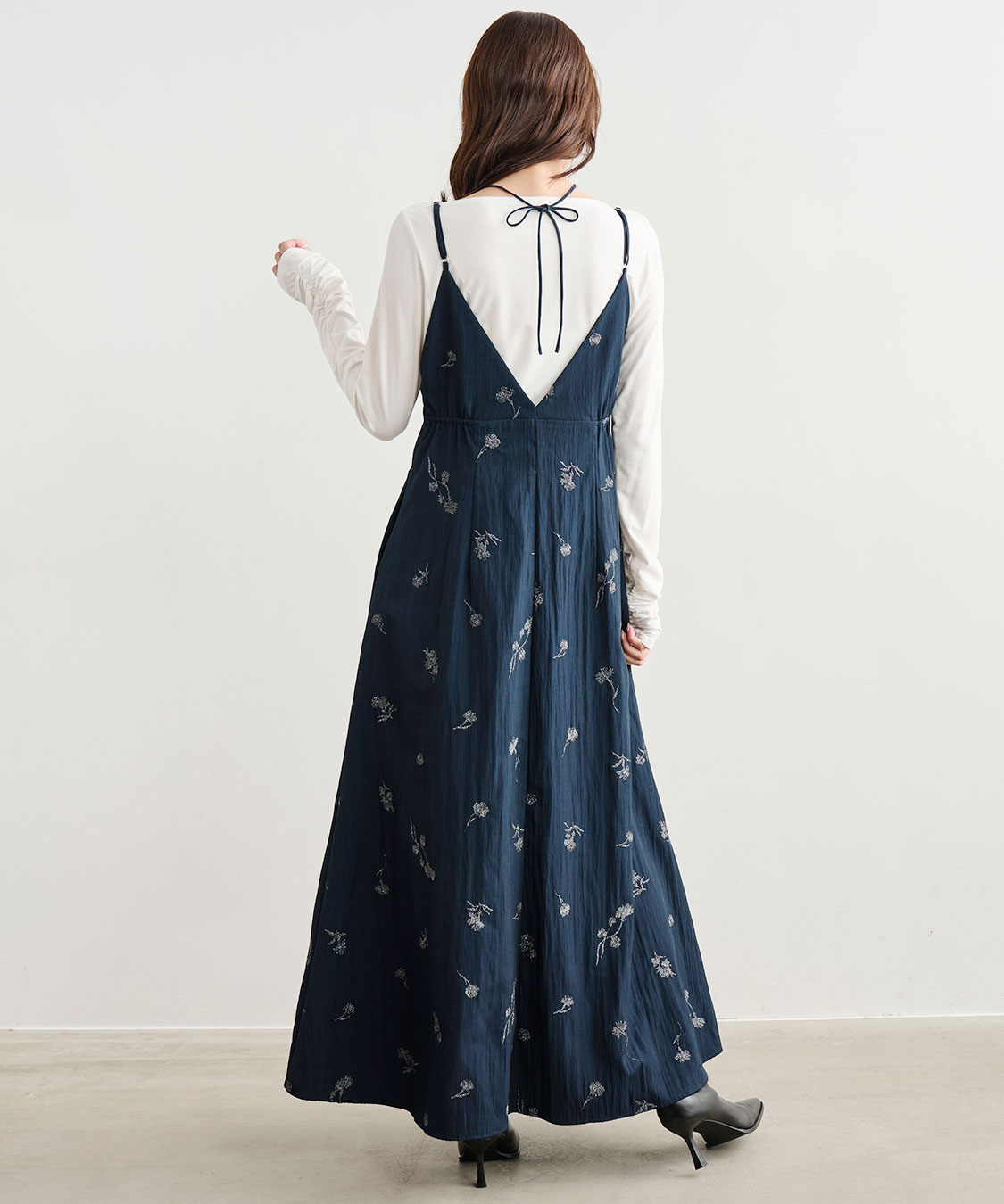 トッカ ワンピース Aライン MELLOW メロウ 刺繍 ネイビー ネイビー 6 フラワー刺繍キャミワンピース｜PETAL ONLINE（ペタルオンライン）