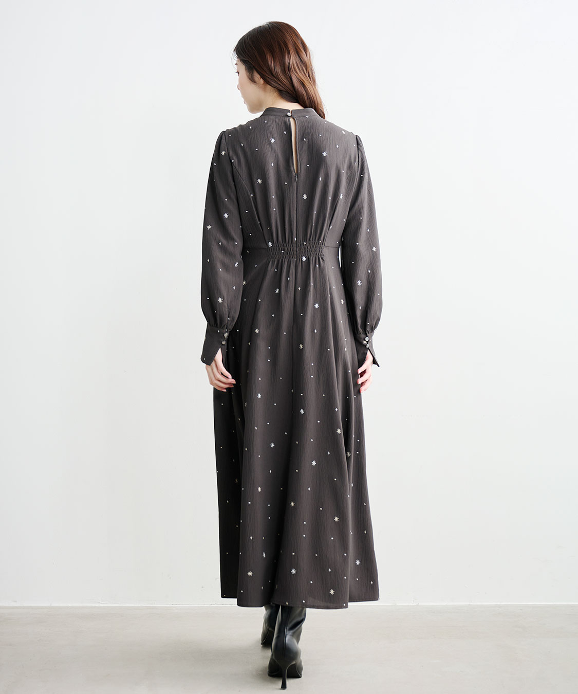 新作新品　ココディール 星柄刺繍 フレアワンピース　サイズ2 フラワー/スター刺繍フレアワンピース｜PETAL ONLINE（ペタルオンライン）