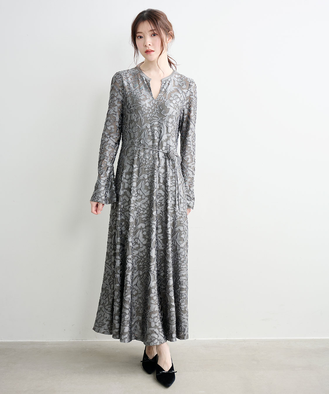 コサージュチョーカー付きオパールメッシュワンピース｜PETAL ONLINE