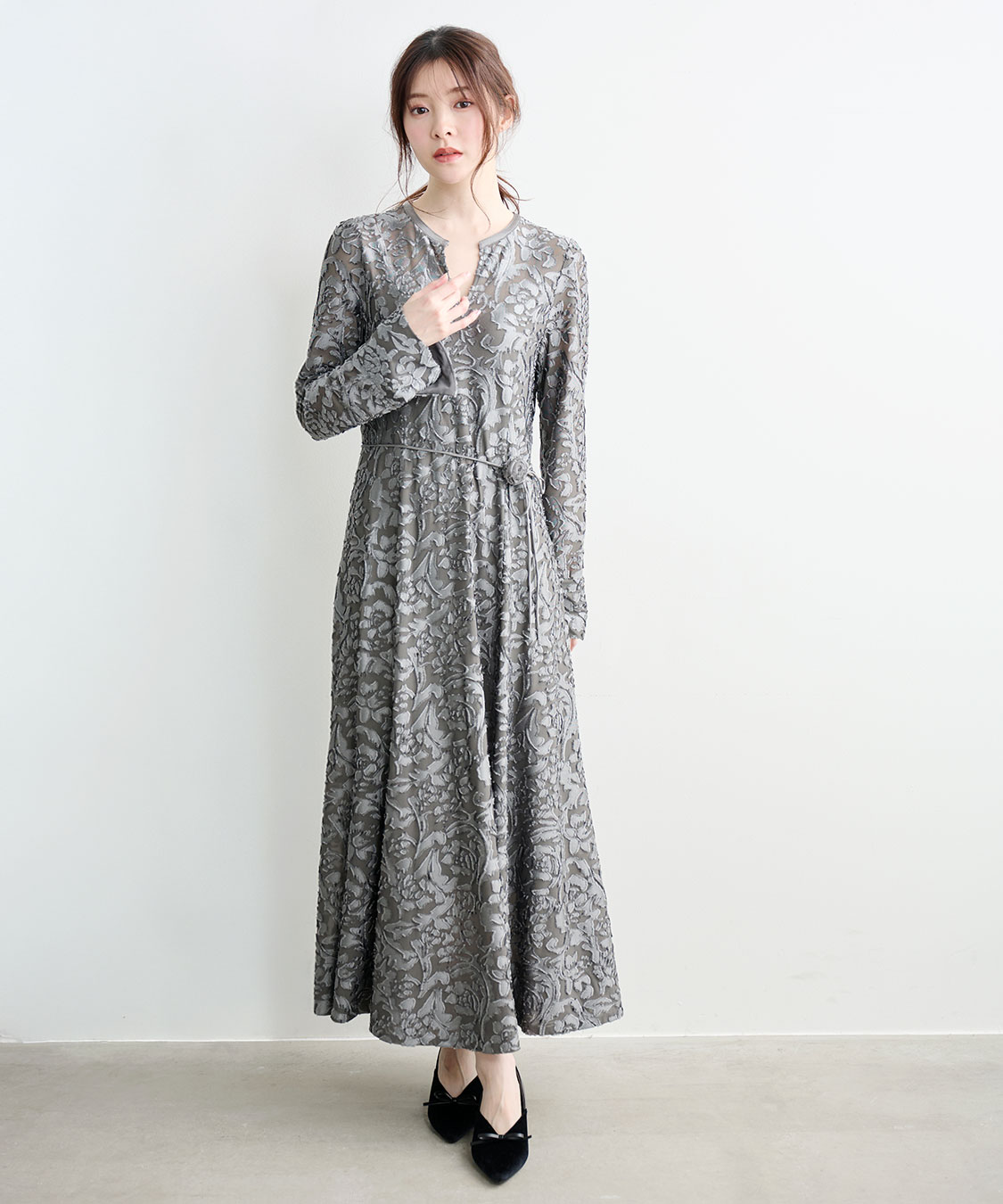 コサージュチョーカー付きオパールメッシュワンピース｜PETAL ONLINE