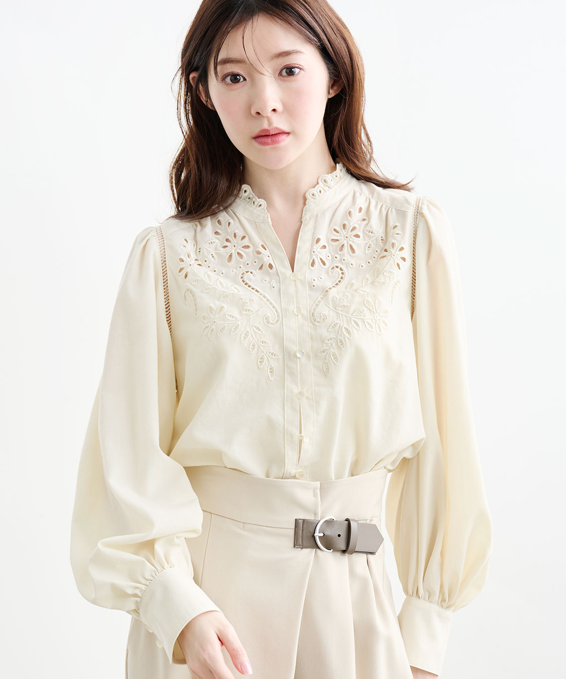カットワーク刺繍ボリュームスリーブブラウス｜PETAL ONLINE（ペタル