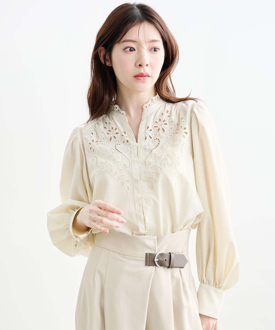 カットワーク刺繍ボリュームスリーブブラウス｜PETAL ONLINE（ペタル