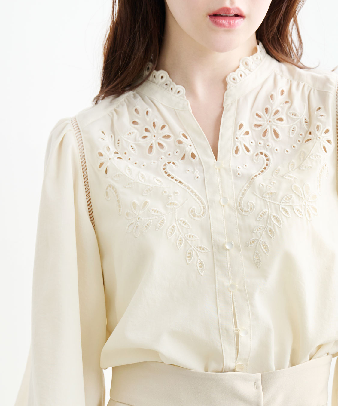 カットワーク刺繍ボリュームスリーブブラウス｜PETAL ONLINE（ペタル