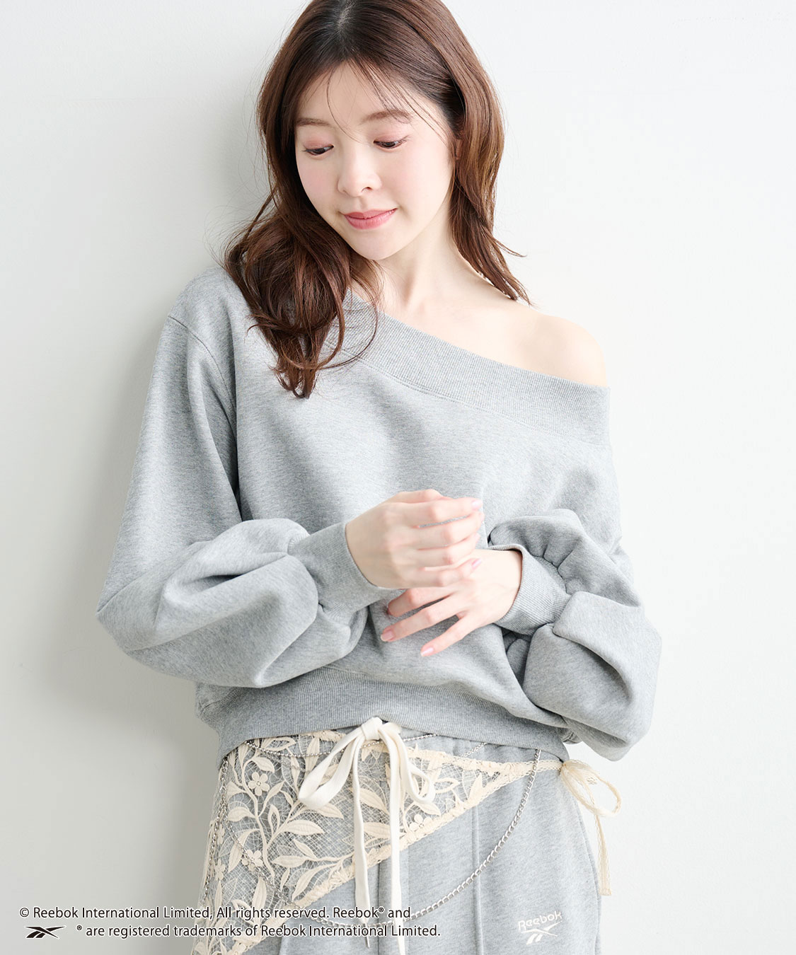 COCO DEAL/Reebok》ボリュームスリーブオフショルスウェット｜PETAL