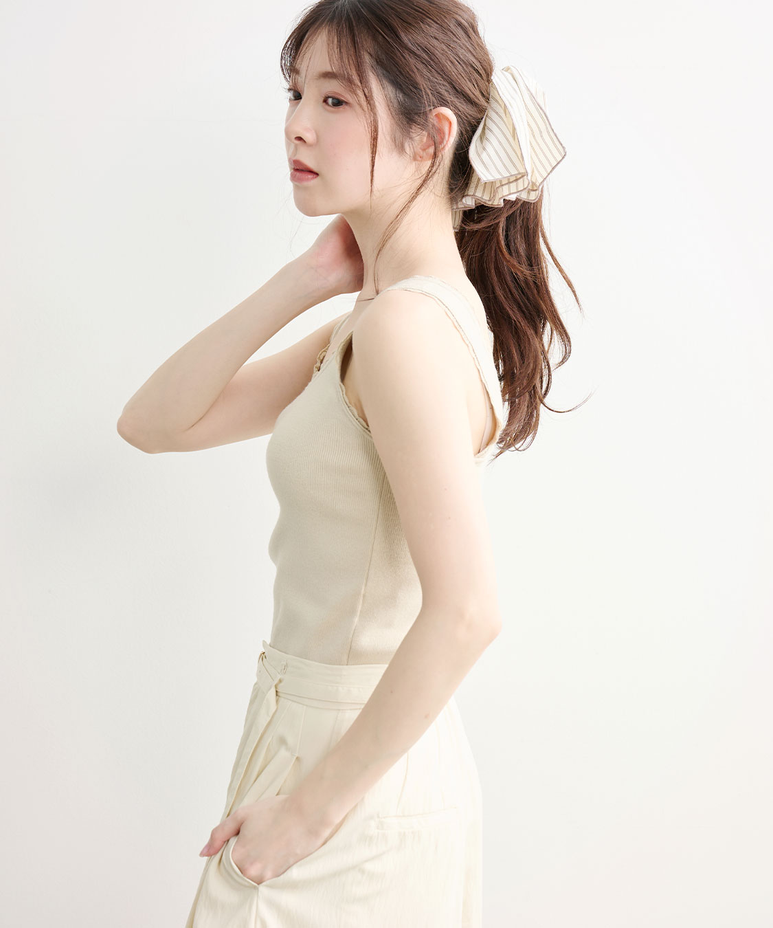 綿混 バストレース ソフトカップ付キャミソール2枚組 通販【ニッセン】 レディース キャミソール レーストリム コットン タンクトップ 調節可能なスパゲッティストラップ エアリーソフト 快適 パジャマ ト