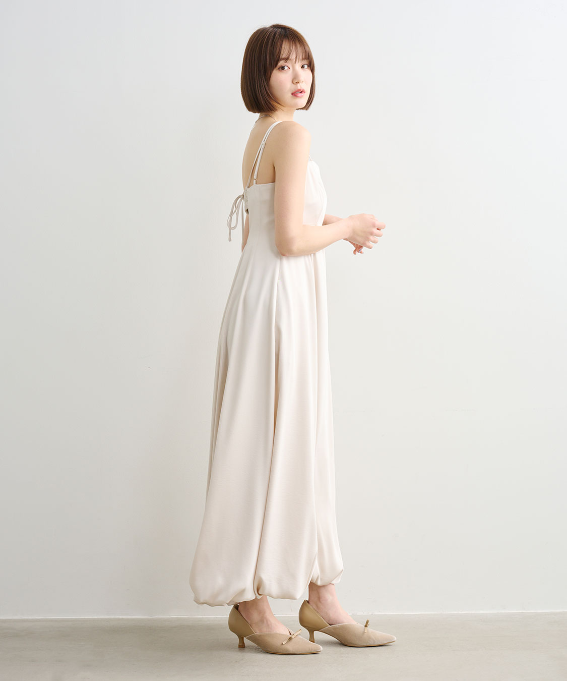 バルーンヘムバックデザインサテンワンピース｜PETAL ONLINE（ペタル