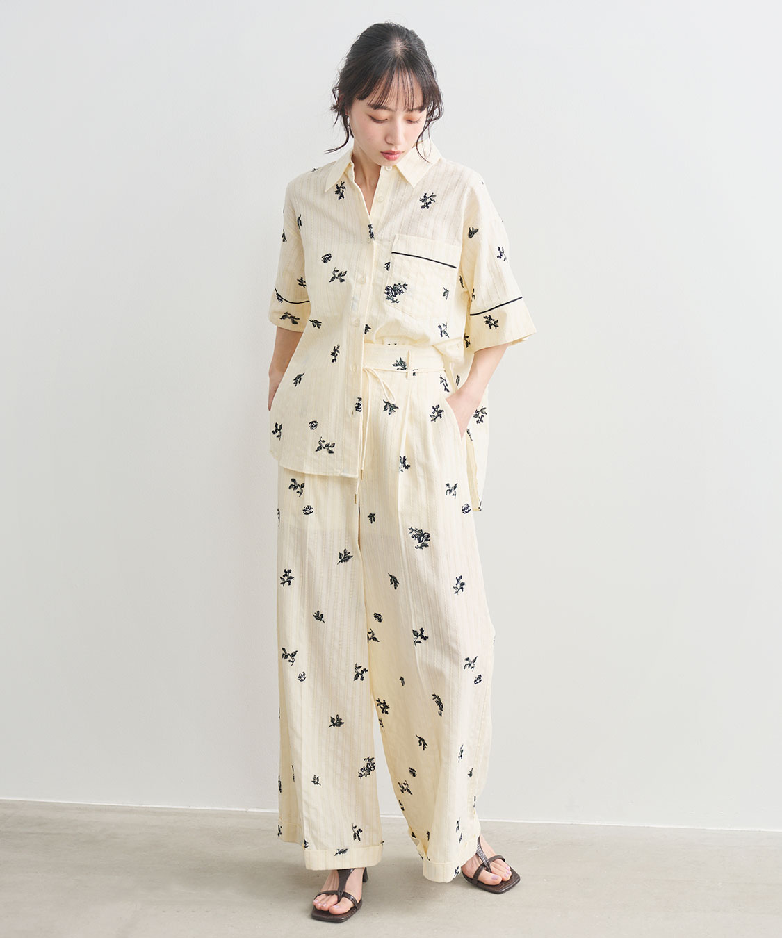 フラワー刺繍ストライプパンツ｜PETAL ONLINE（ペタルオンライン）