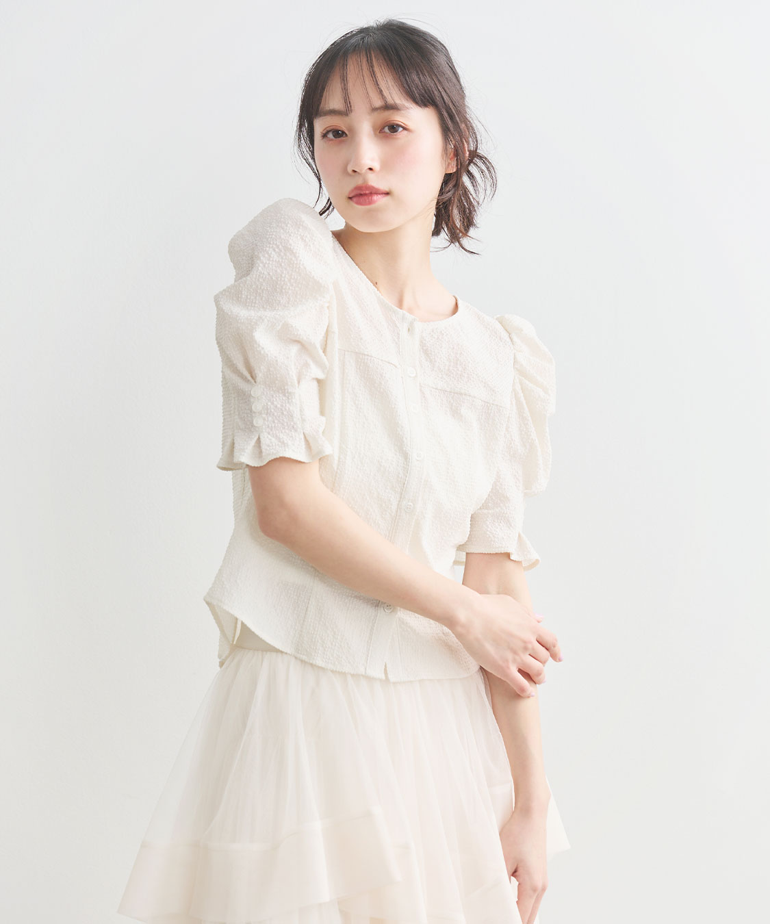パフスリーブギャザーコンシャスブラウス｜PETAL ONLINE（ペタル