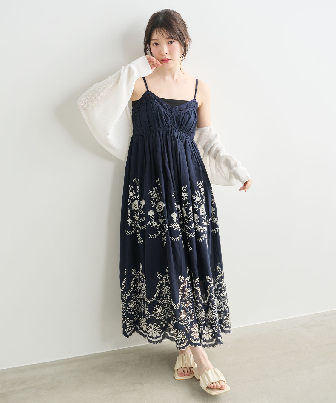 エミキュ♡ Boudoir Bottlesワンピース♡ エンブロイダリーボリュームキャミワンピース｜PETAL ONLINE（ペタル