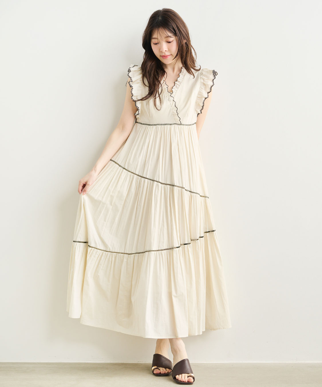 愛され名品】エンブロイダリーフリルティアードワンピース｜PETAL