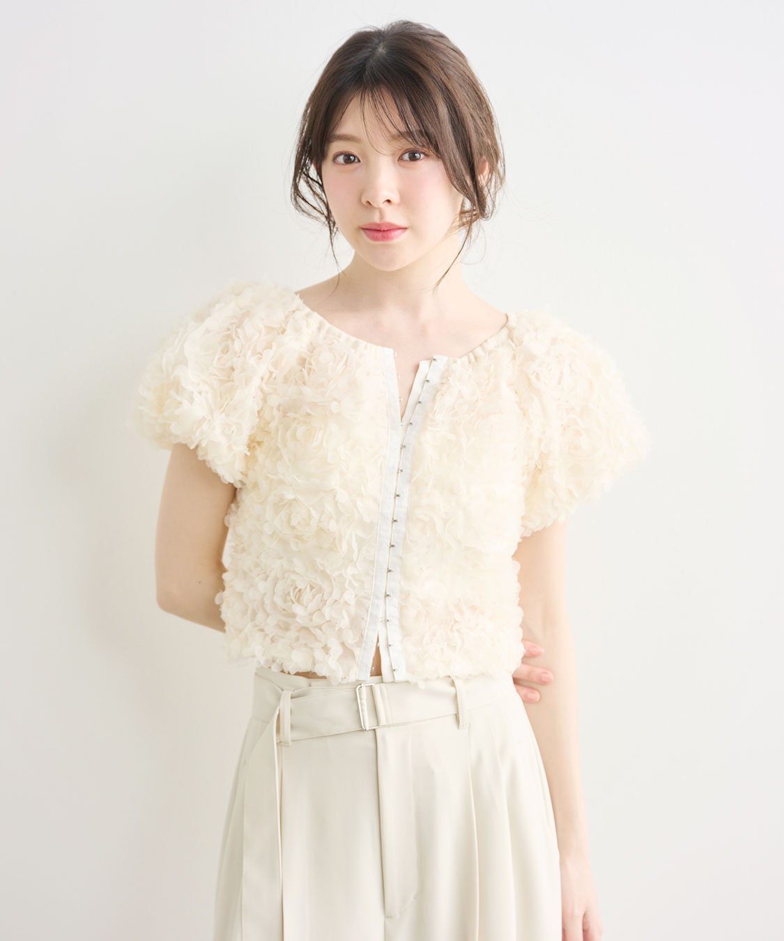 実物写真掲載 大人気即完♡ ココディール フラワーチュールパフスリーブブラウス フラワーチュールパフスリーブブラウス｜PETAL ONLINE（ペタルオンライン）