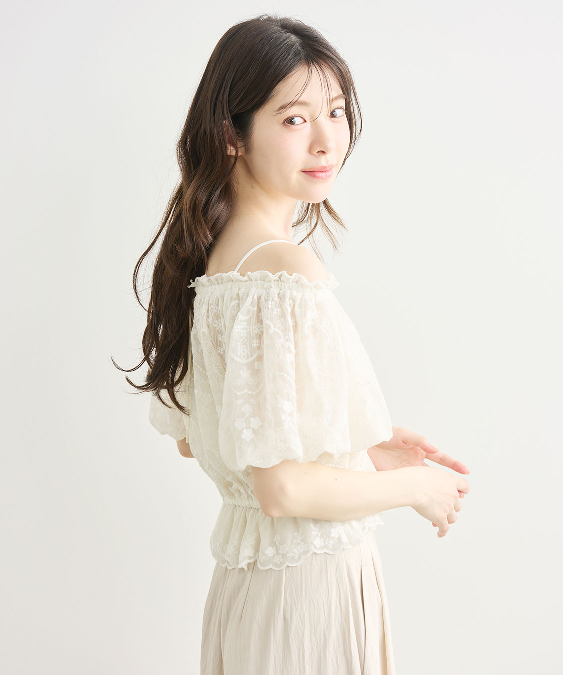 チュール刺繍オフショルブラウス｜PETAL ONLINE（ペタルオンライン）