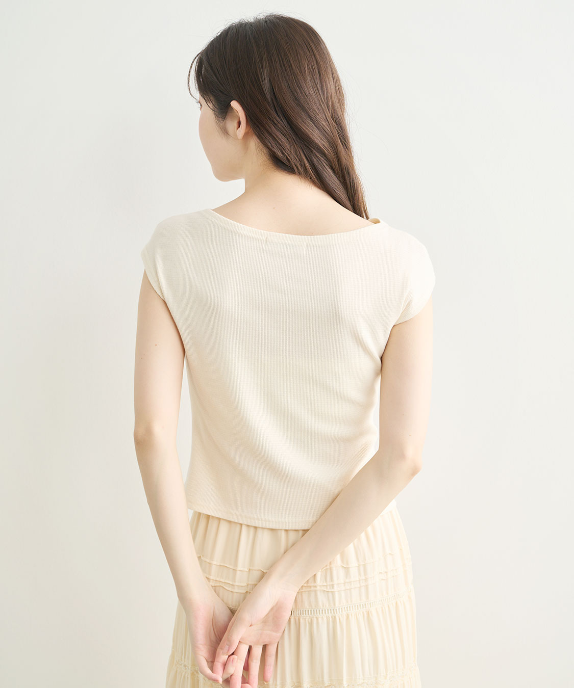 ワンポイントビジューロゴカットトップス｜PETAL ONLINE（ペタル