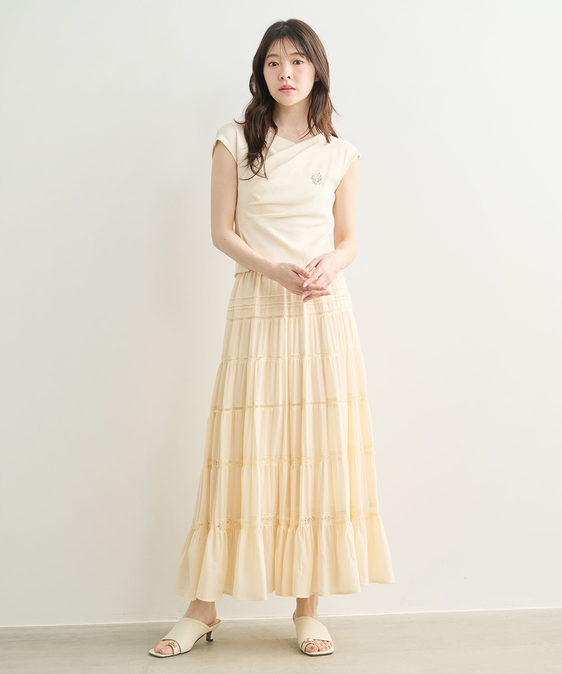 ワンポイントビジューロゴカットトップス｜PETAL ONLINE（ペタル