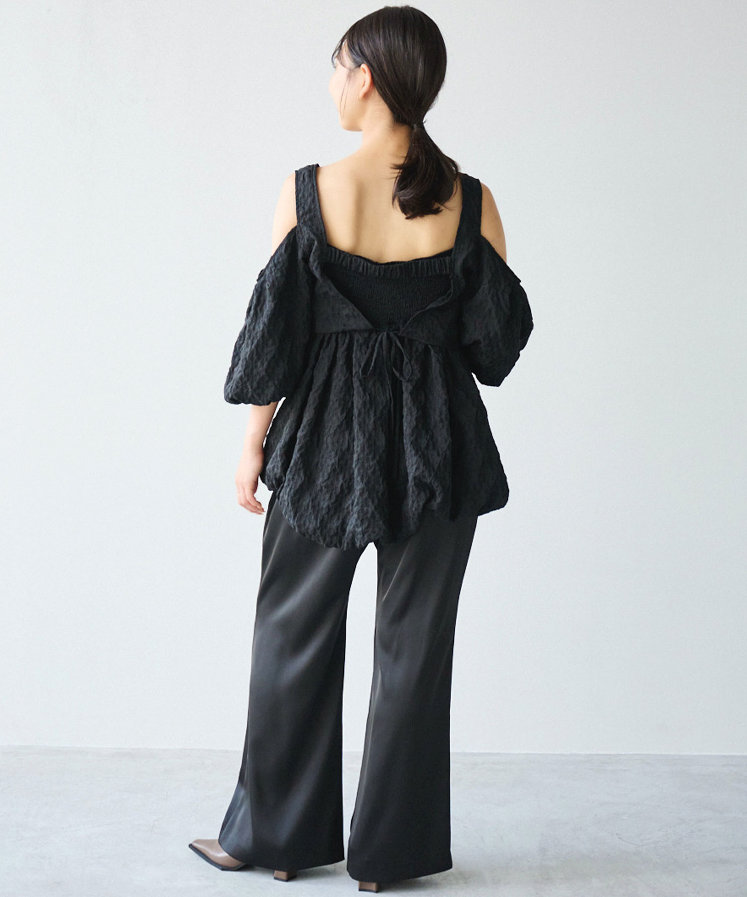 2WAYバルーンブラウス×サテンパンツSET｜PETAL ONLINE（ペタルオンライン）